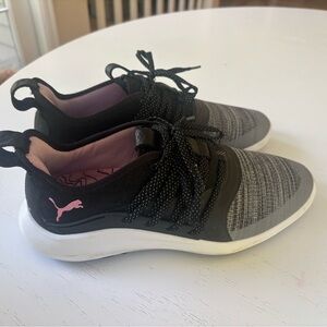 Woman’s golf shoes - like new